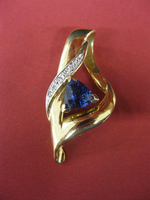 Tanzanite Diamond Pendant triangular 14a4a2