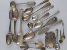 A quantity of small silver comprising