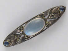 An Arts and Crafts silver bar brooch 14a66e