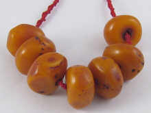 A naturalistic amber necklace comprising 14a694