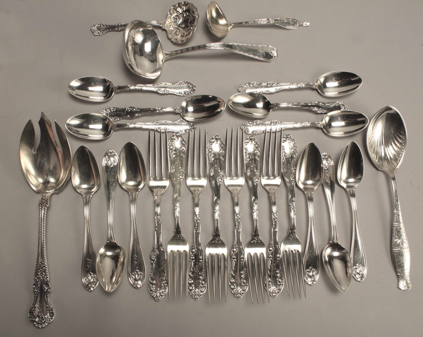 TWENTY FIVE PIECES OF STERLING 14a748