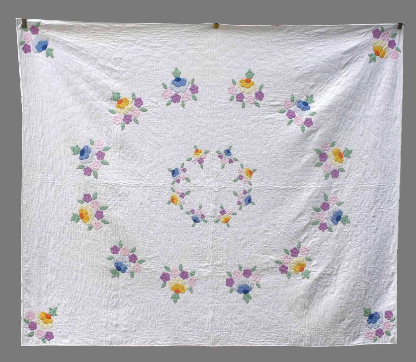 HAND-STITCHED APPLIQU COTTON QUILTAmerican