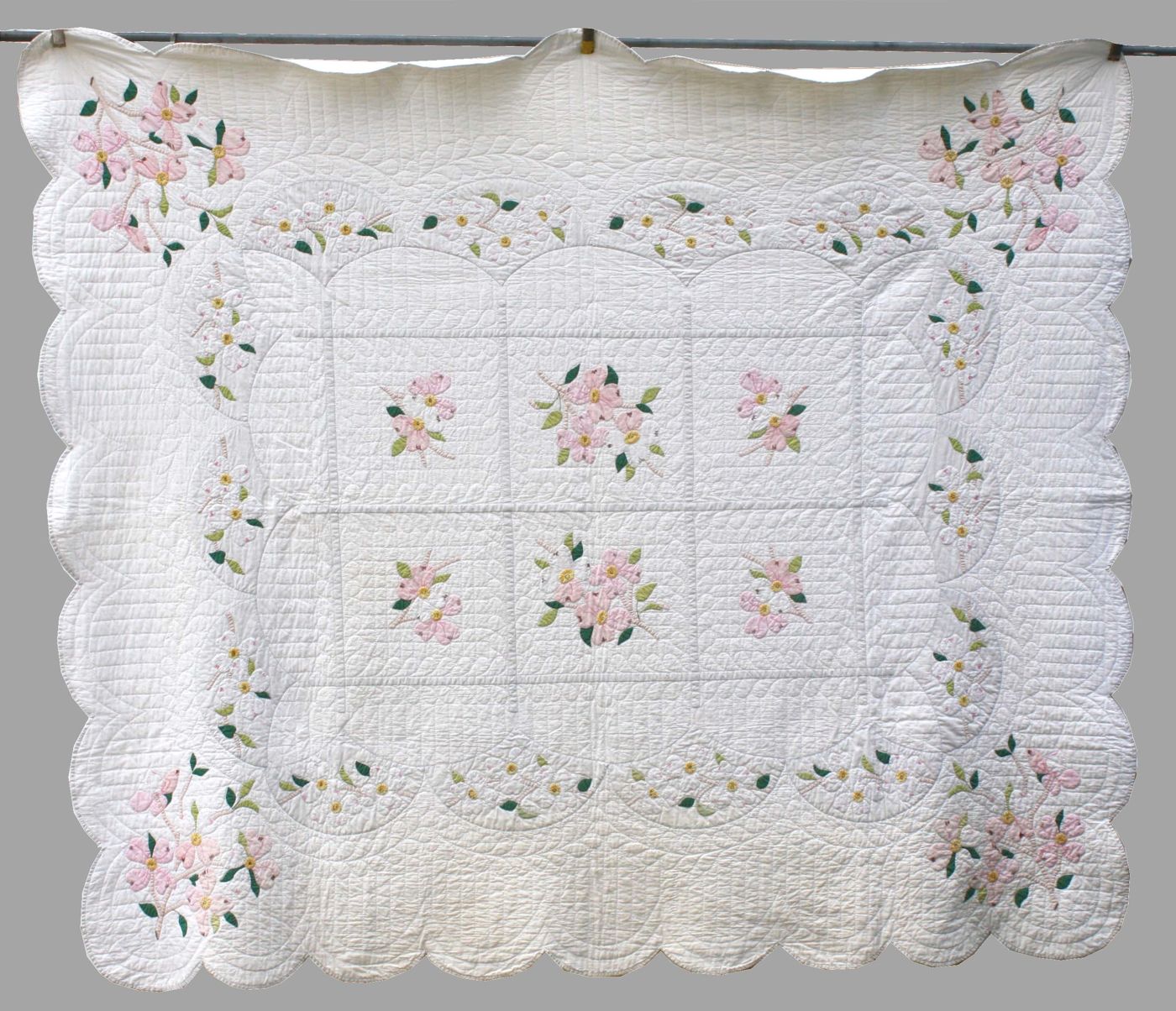 HAND-SEWN APPLIQUE COTTON QUILTAmerican