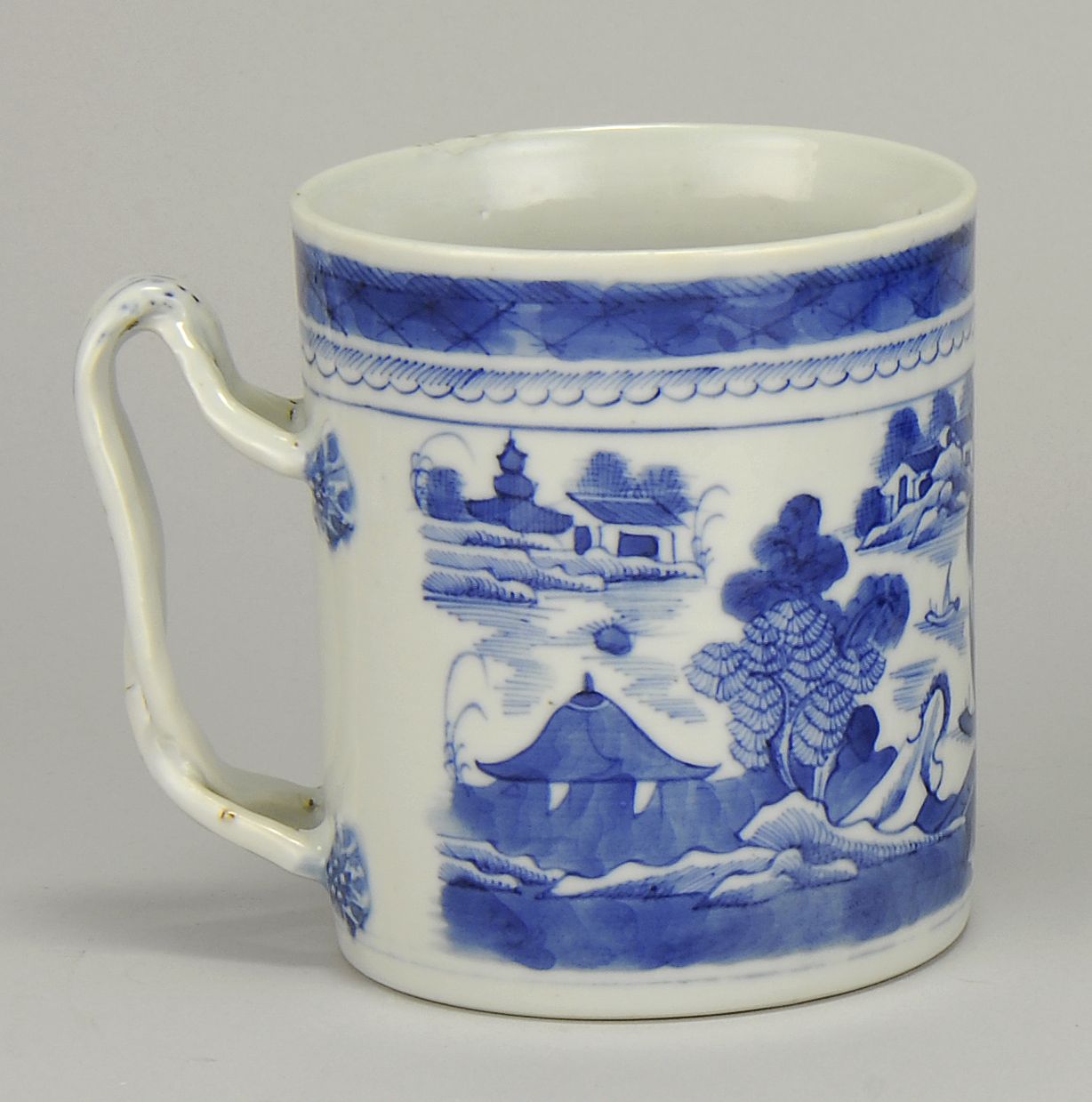 CHINESE EXPORT BLUE AND WHITE CANTON