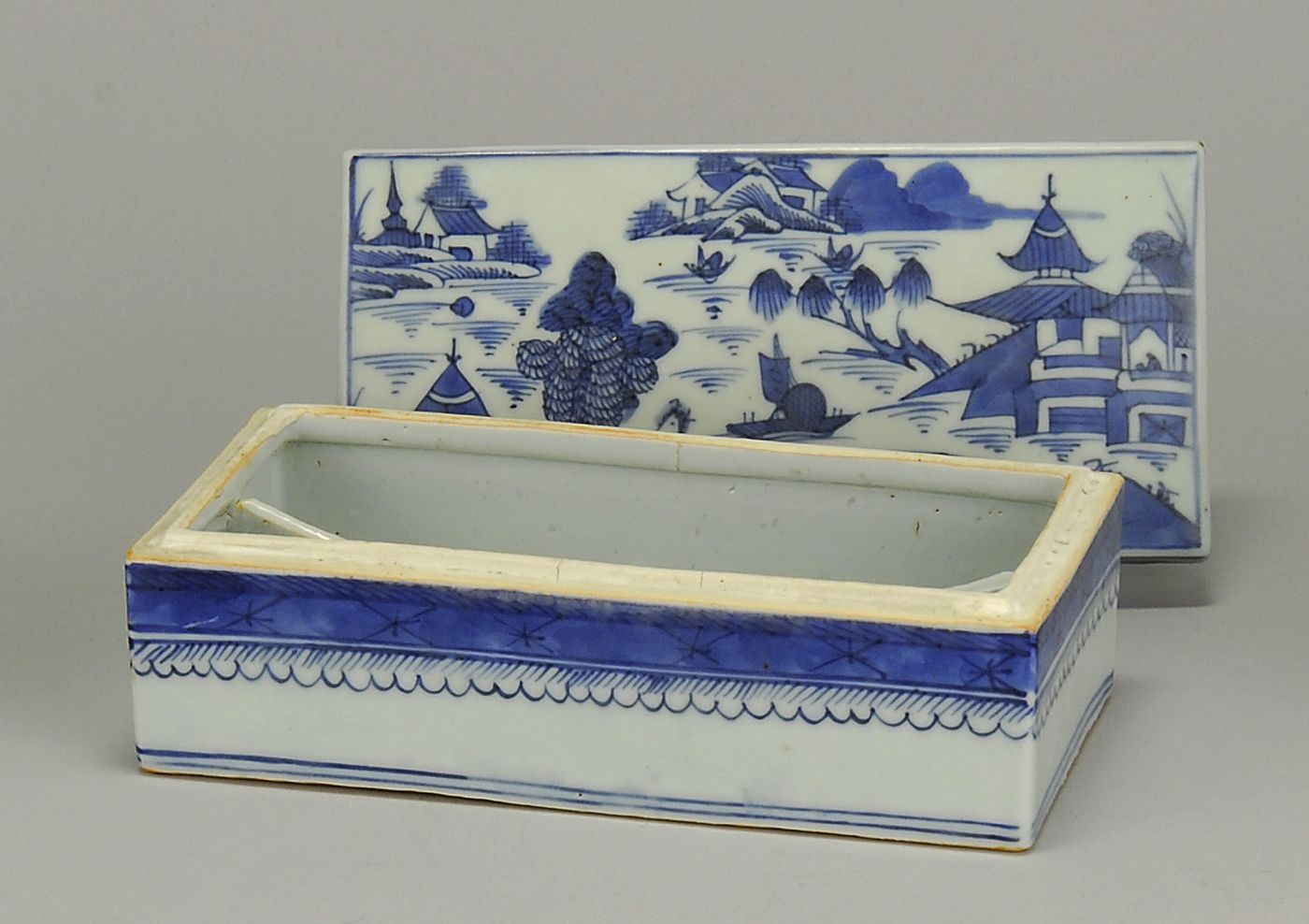 CHINESE EXPORT BLUE AND WHITE CANTON