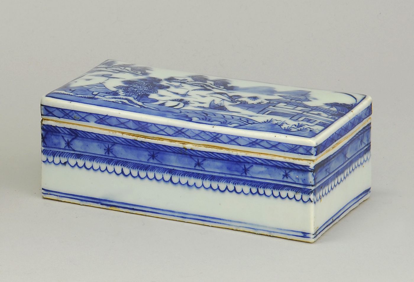 CHINESE EXPORT BLUE AND WHITE CANTON