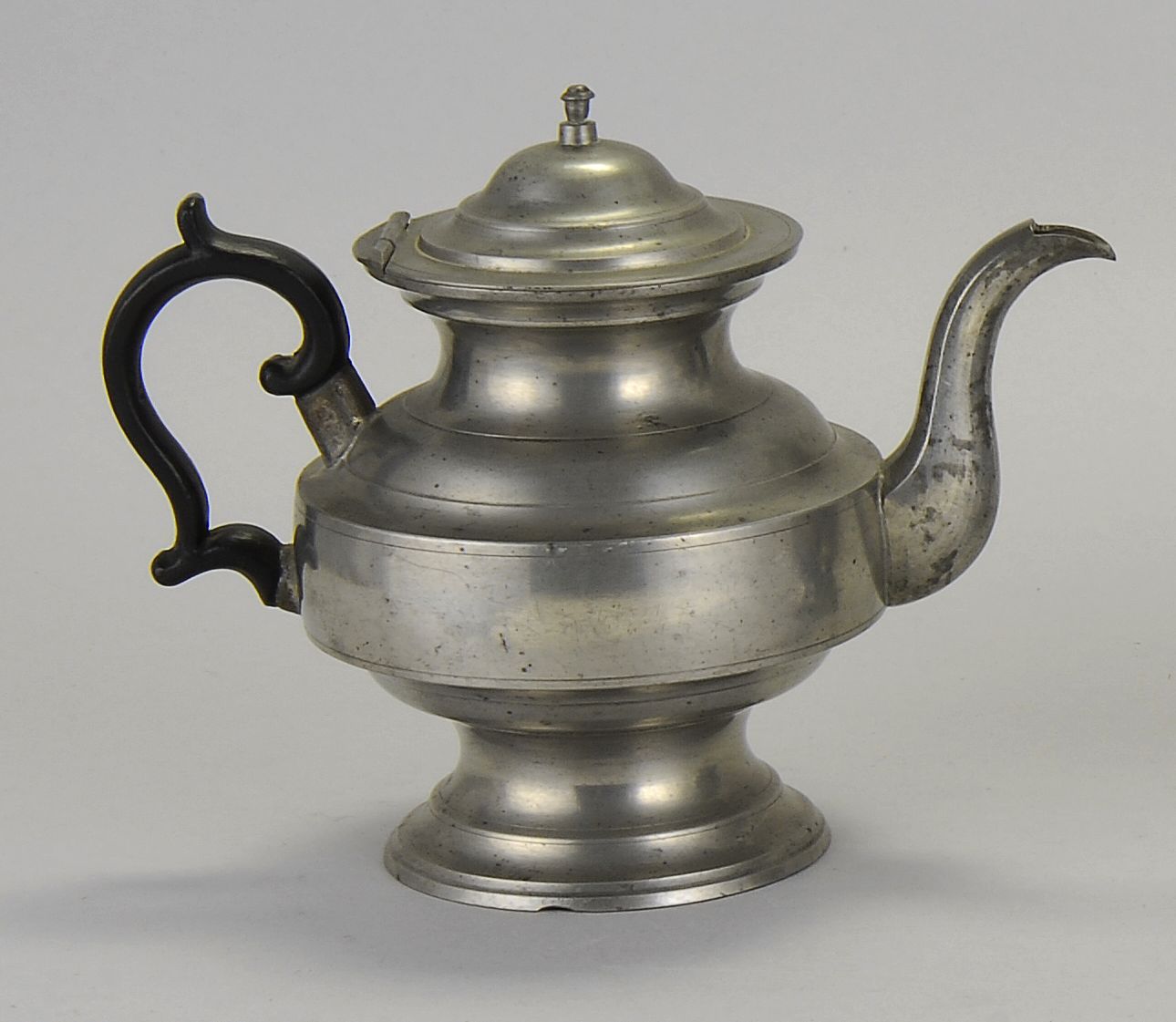 ANTIQUE AMERICAN PEWTER TEAPOT BY DANIEL