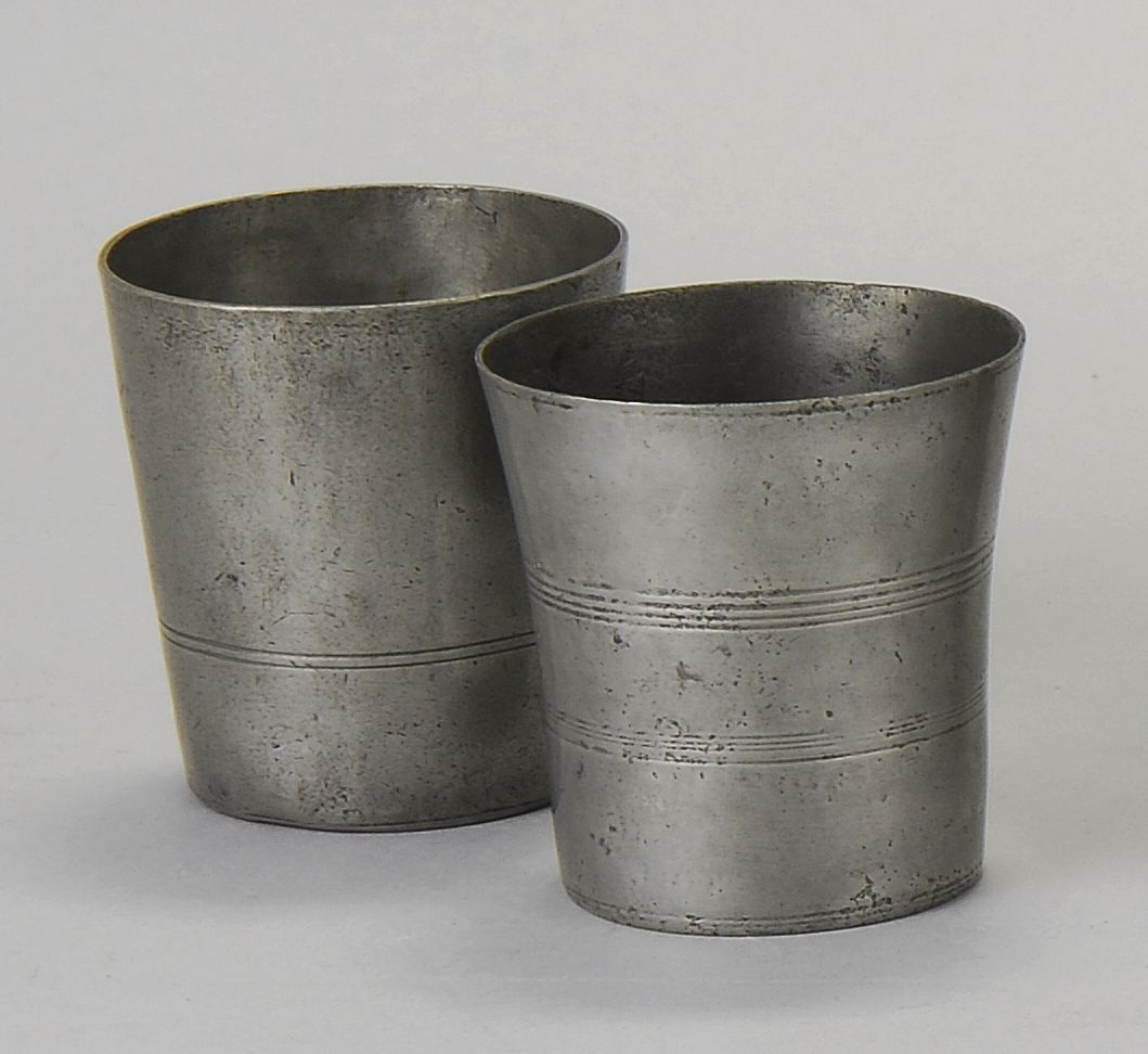 TWO ANTIQUE AMERICAN PEWTER BEAKERS19th 14a8f5