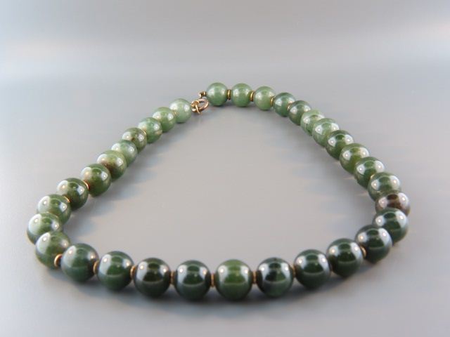 Jade Necklace 11 to 12 mm beads 14d20d