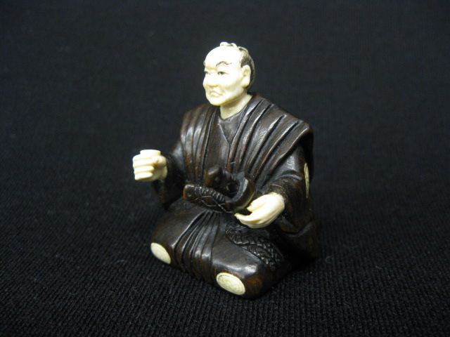 Carved Ivory Boxwood Netsuke 14d271