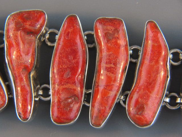 Coral Bracelet 13 peices of natural 14d2d3