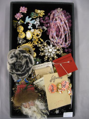 Lot of Estate Costume Jewelry includesnecklaces 14d5b3