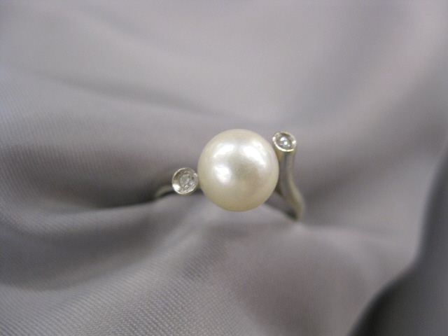 Pearl & Diamond Ring lusterous