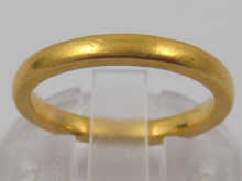 A 22 ct gold wedding ring approx  14d999