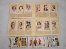 Two albums of cigarette cards depicting 14d9d1