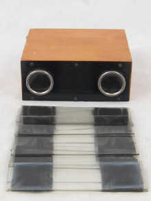 A French pocket stereoscopic viewer 14d9f1