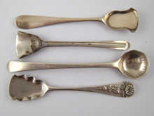 Four small saltspoons being a shovel 14da10