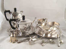 A quantity of silver plate comprising 14da15