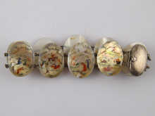 A mother of pearl bracelet comprising 14daa0