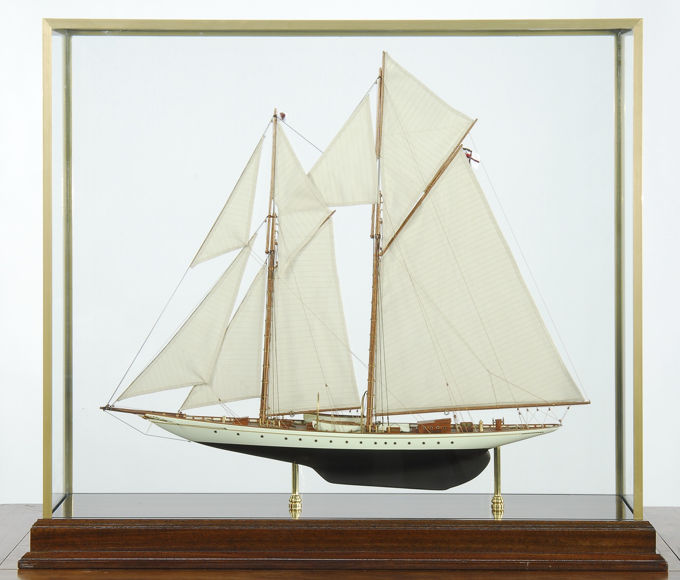 CASED MODEL OF THE SCHOONER YACHT 14dc15