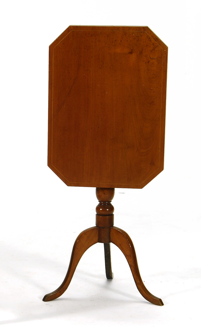 ANTIQUE AMERICAN TILT-TOP STANDEarly