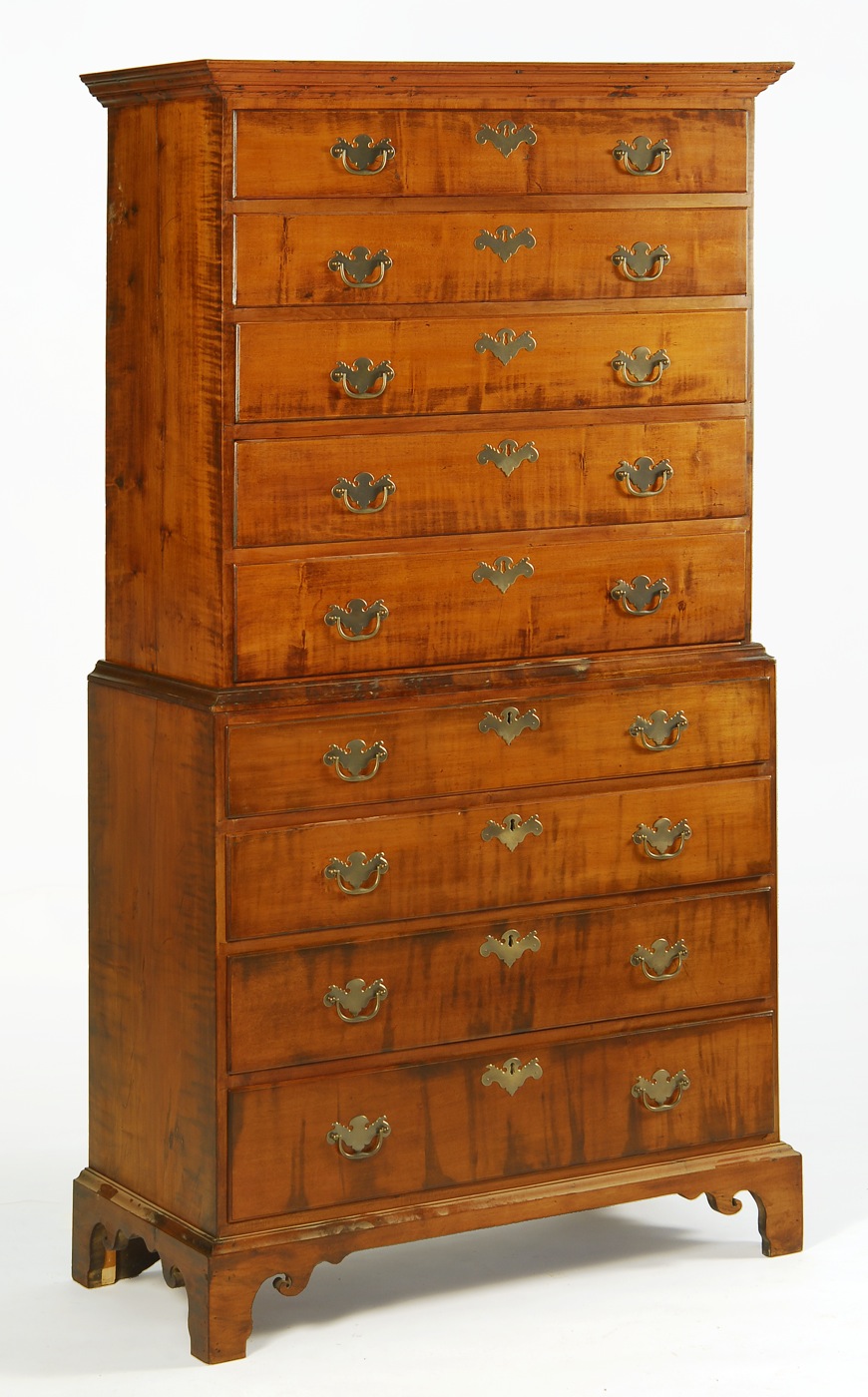 ANTIQUE AMERICAN CHIPPENDALE CHEST ON CHESTCirca 14dcde