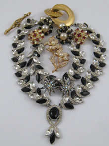 A mixed lot of costume jewellery