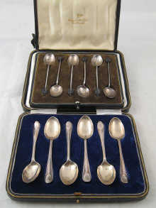 A boxed set of six silver teaspoons 14dfb7