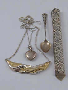 Mixed silver a heart shaped locket 14dfd0