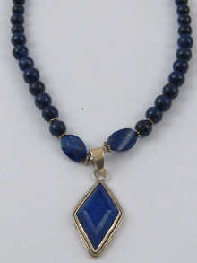 A lapis lazuli graduated bead necklace 14e02b