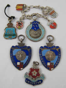 A mixed lot comprising five enamel on