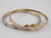 A 9 carat gold bangle set with