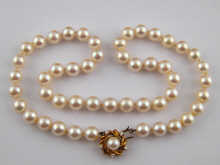 A cultured pearl necklace the pearls