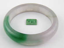 A jade bangle approx. 7.5cm diameter