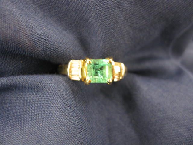 Emerald & Diamond Ring emerald cut 1.08