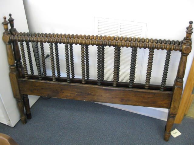 Victorian Spindle Bed with rails  14e401