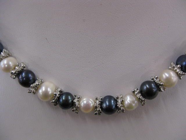 Pearl Necklace alternating white