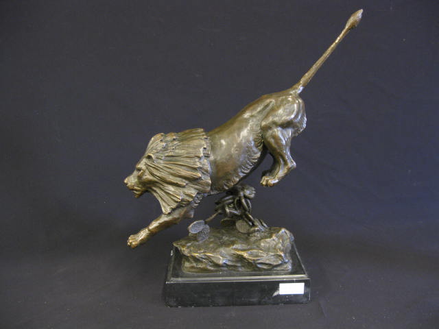 Bronze Statue of a Lion on black 14e658