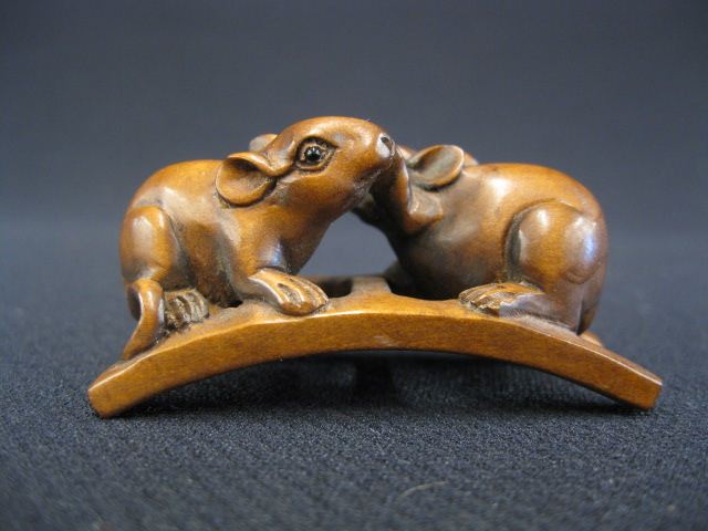 Carved Boxwood Netsuke of Two Rats 14c14d