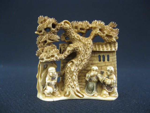 Carved Ivory Netsuke of Villagers 14c148