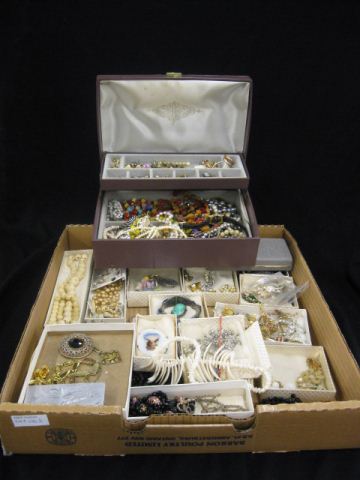 Lot of Costume Jewelry includes