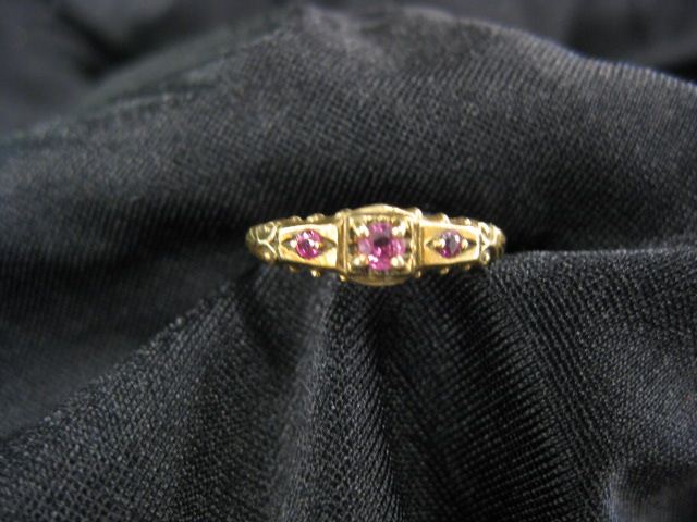 Ruby Ring trio of pinkish red gems 14c493