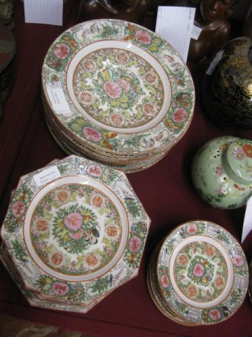 24 Chinese Rose Canton Porcelain Plates