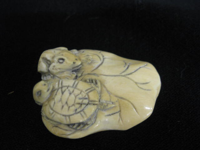 Carved Ivory Netsuke frog & turtle on