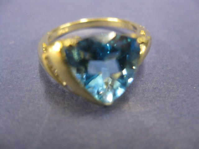 Blue Topaz & Diamond Ring vivid triangulargem