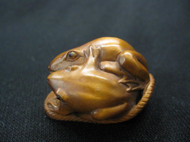 Carved Boxwood Netsuke of Two Frogs 14c785