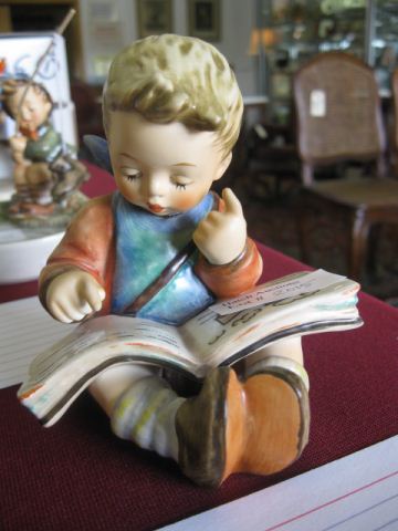 Hummel Figurine Thoughtful  14c853