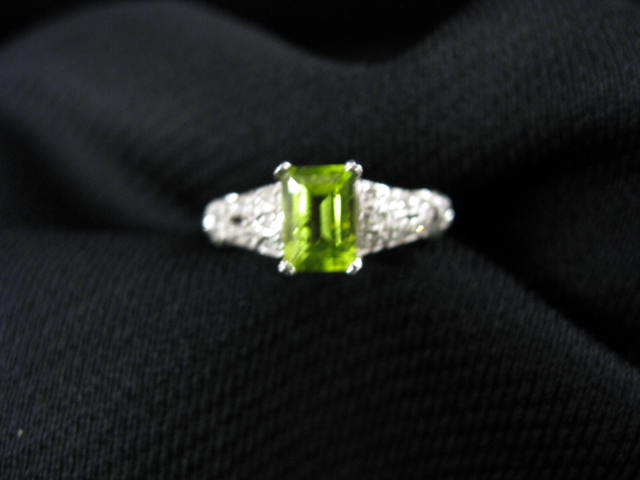 Peridot Diamond Ring emerald 14ca42