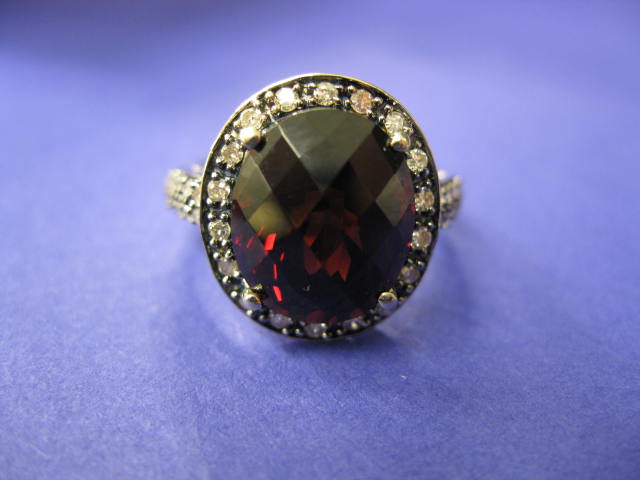 Garnet & Diamond Ring stunning