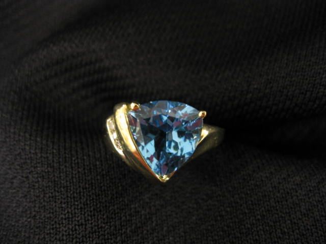 Blue Topaz Ring 3 carat triangular 14cdc7